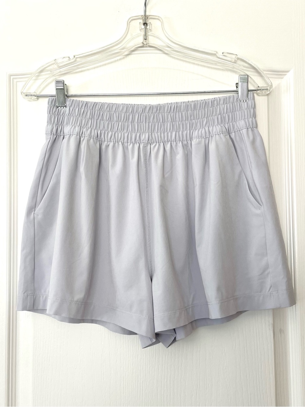 Vuori Women's Villa Short Light Gray - Size M